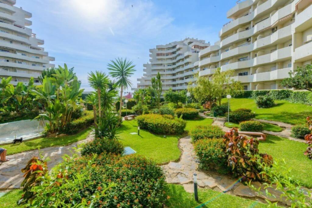 Apartamento 215. Primera Linea De Playa. Benalmadena Exterior photo